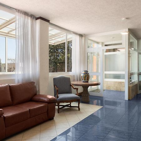 Howard Johnson By Wyndham טולוקה מראה חיצוני תמונה